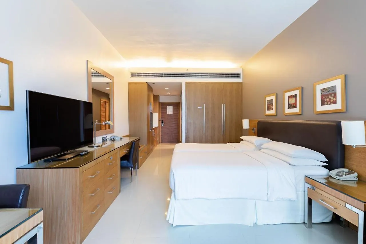 Four Points By Sheraton Bur Dubai Hotel