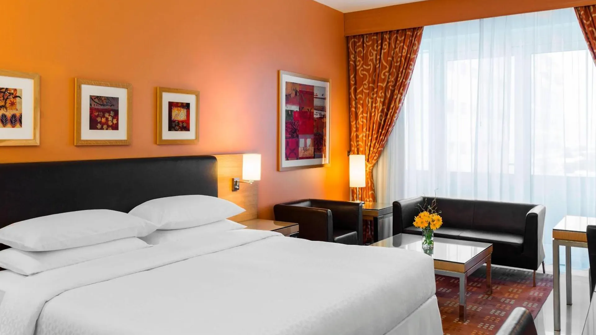 Four Points By Sheraton Bur Dubai 4*,